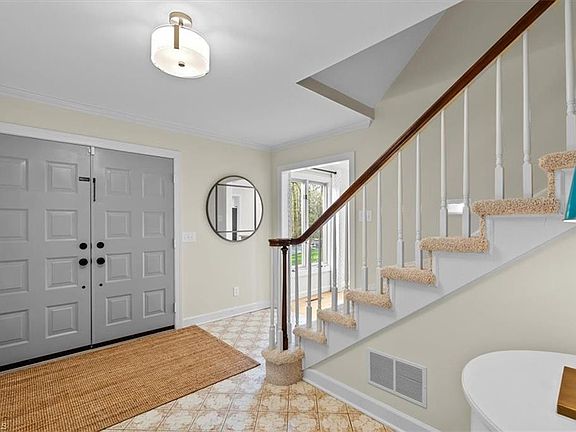 4th image of 1115 Pebble Dr