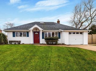 26 Surrey Rd, Massapequa, NY 11758