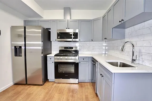 143 Zabriskie St #2