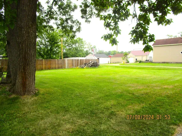 437 McBarnes St, Decatur, IN 46733