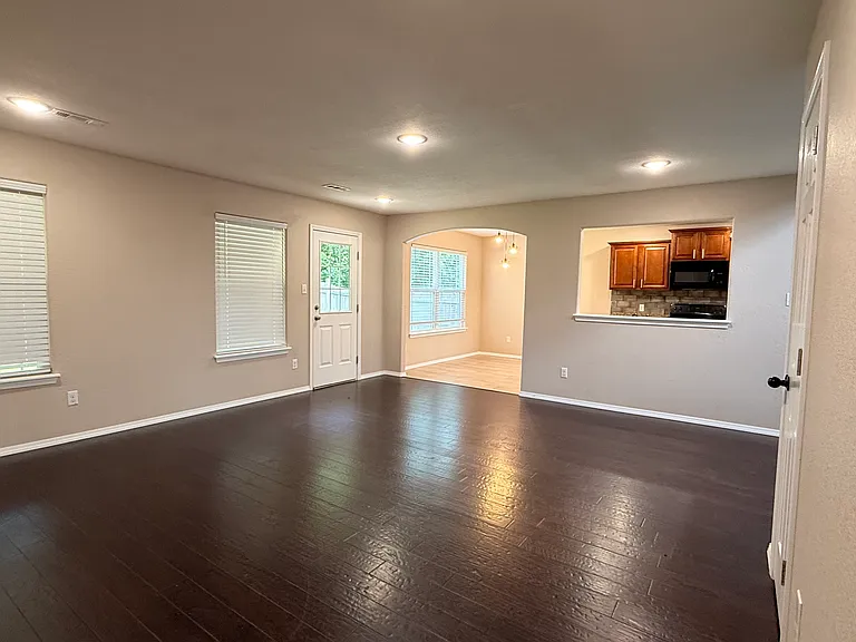 608 Ridge Point Dr — Photo 4
