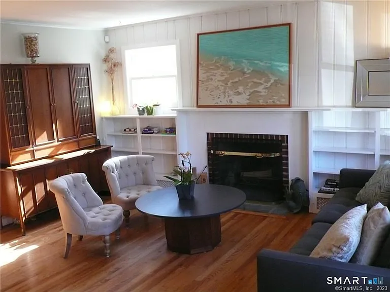 19 Hickory Dr — Photo 3