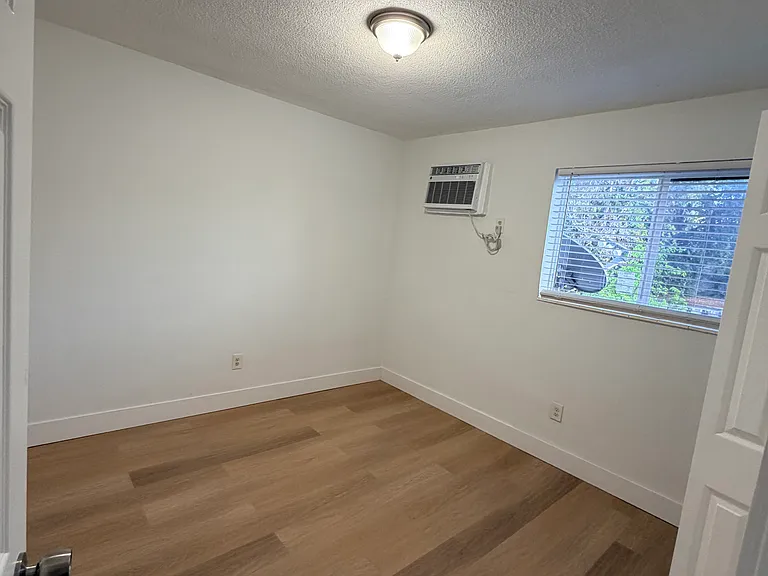 1380 SW 2nd St #7 — Photo 5