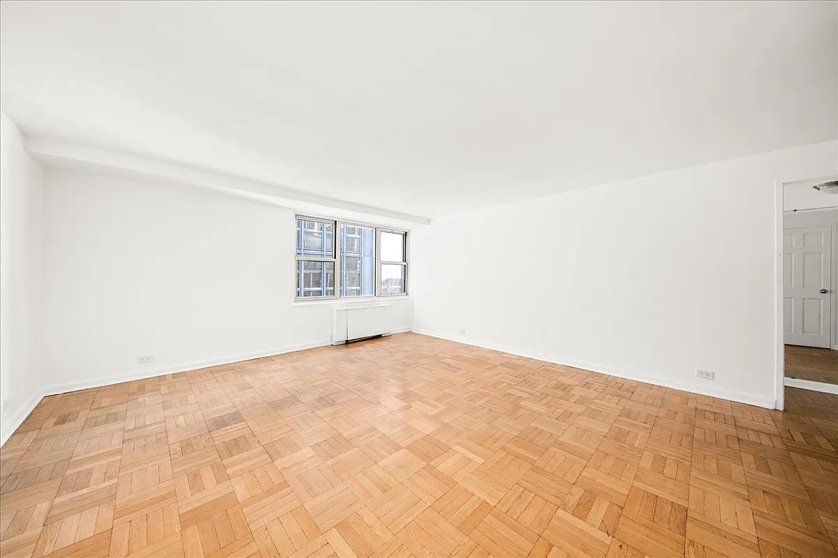 77 West 55th Street — Photo 4