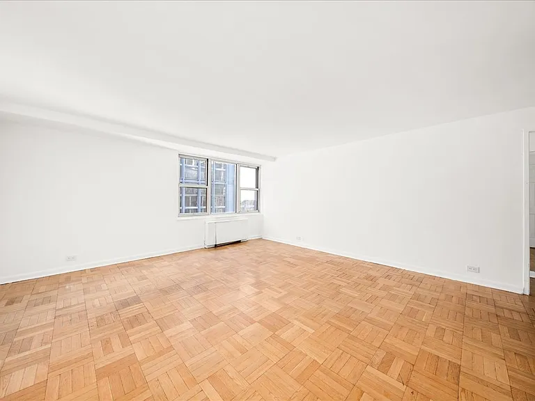 77 W 55th St #21A — Photo 4