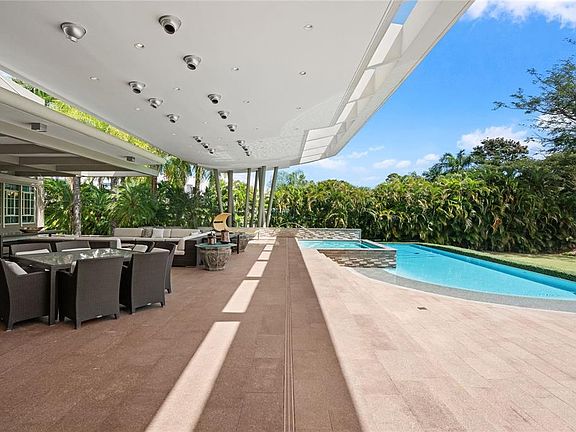 4th image of 9 Castana St