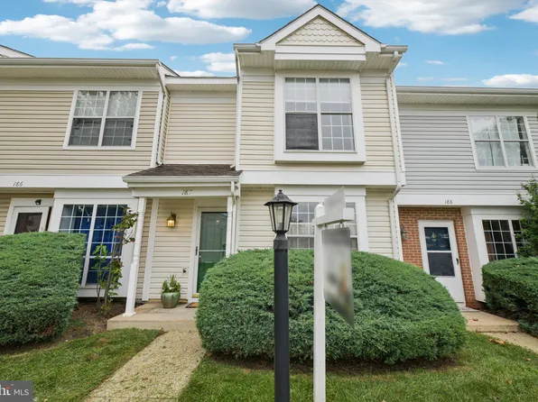 187 Saint Johns Sq, Sterling, VA 20164