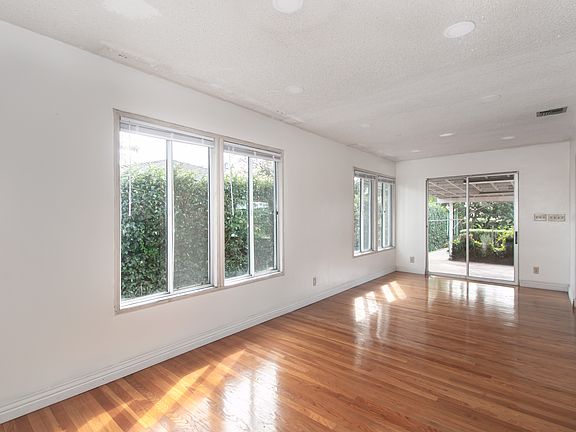 5th image of 3834 Mayfair Dr