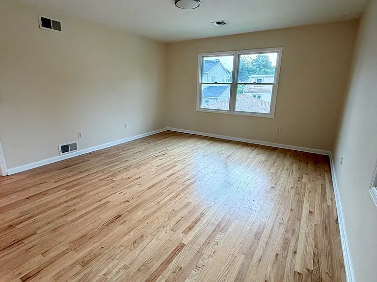 65 Linden St #2 — Photo 5