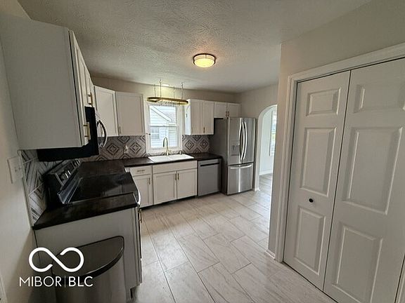 4th image of 807 Lincoln St