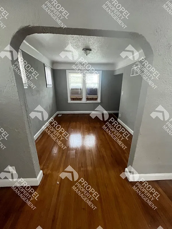 3 bed, 1.0 bath, 1144 sqft, $1,100 — Photo 3