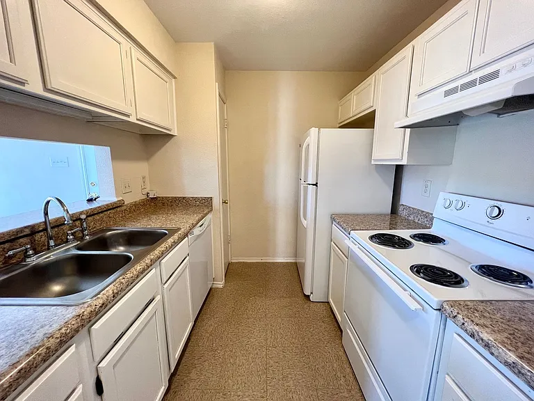 810 Station St — Photo 5