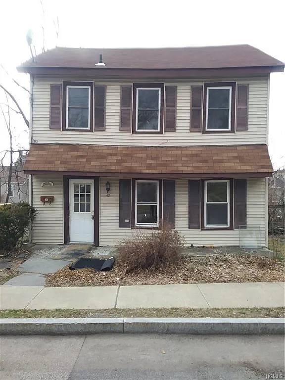 42 Maple St photo 1