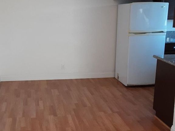 3rd image of 9109 Kenwood Dr #27