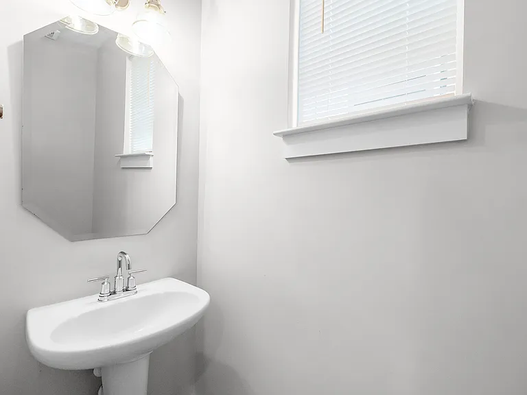 570 W End Dr — Photo 31