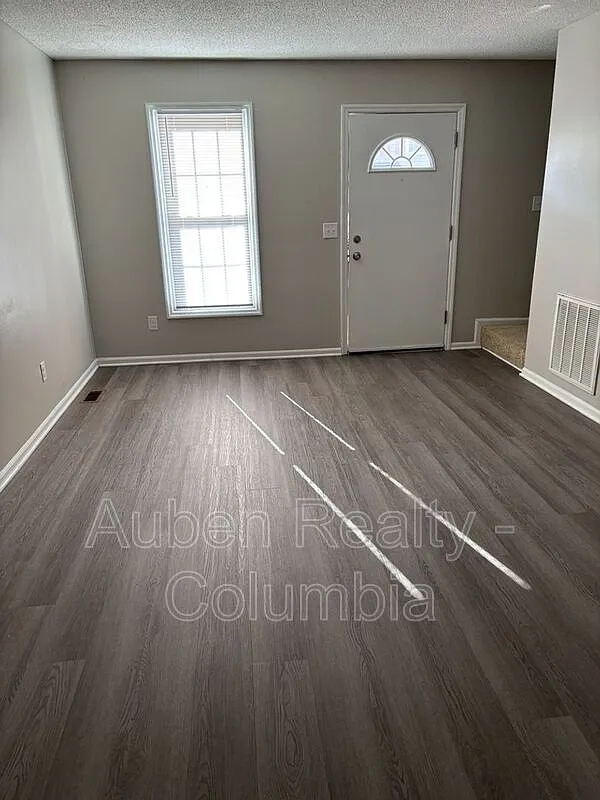 2 bed, 1.5 bath, 833 sqft, $1,150 — Photo 2