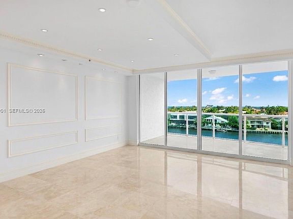 4th image of 20201 E Country Club Dr APT 608