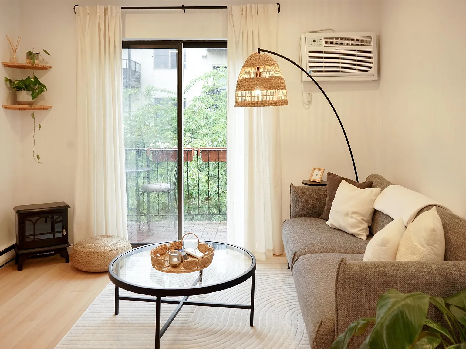 1 bed, 1.0 bath, $3,900 — Photo 2
