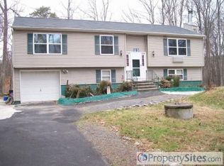89 Pocono Mountain Lake Est, Bushkill, PA 18324