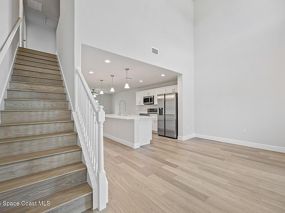 3rd image of 207 Hidden Woods Pl