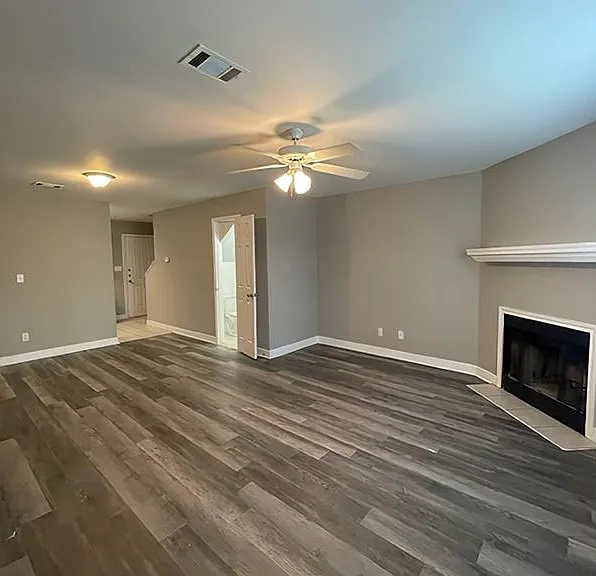 Royal Manor Townhomes — Photo 2