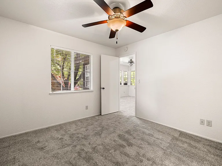 Amanda Place Apartments — Photo 72