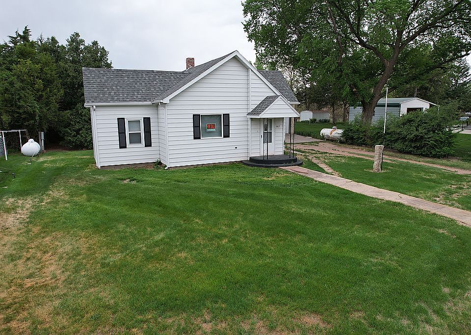 1st image of 447 E Ponca