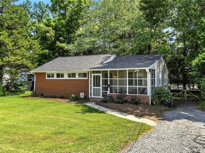 2814 Westridge Rd, Winston Salem, NC, 27103