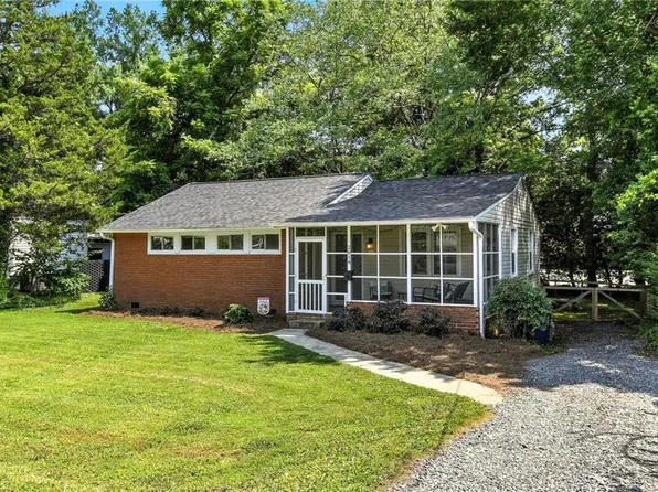 2814 Westridge Rd, Winston Salem, NC 27103