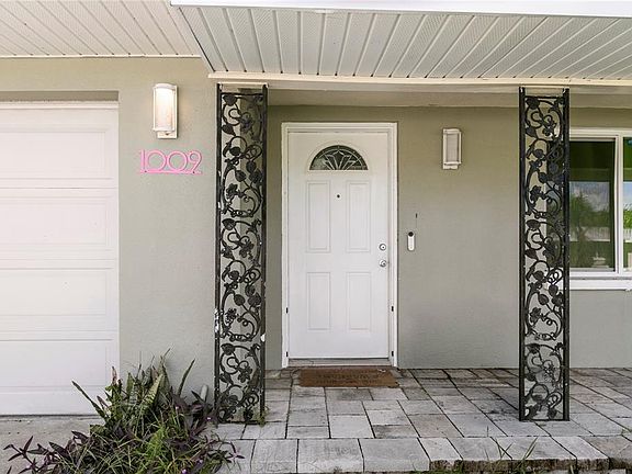 2nd image of 1009 WOODLEY ROAD