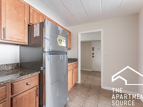 2nd image of 6031 N Kenmore Ave APT 7A