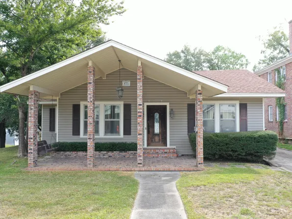 851 N 8th Ave, Laurel, MS 39440