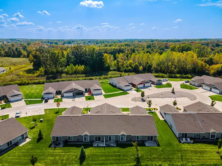 Redwood Grand Blanc — Photo 11