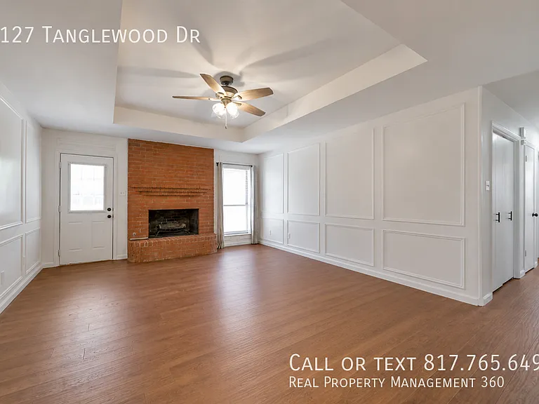 2127 Tanglewood Dr — Photo 4