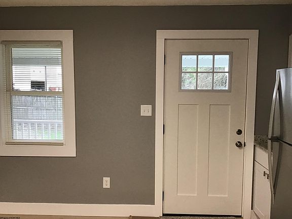 5th image of 1510 Rose Ln #B