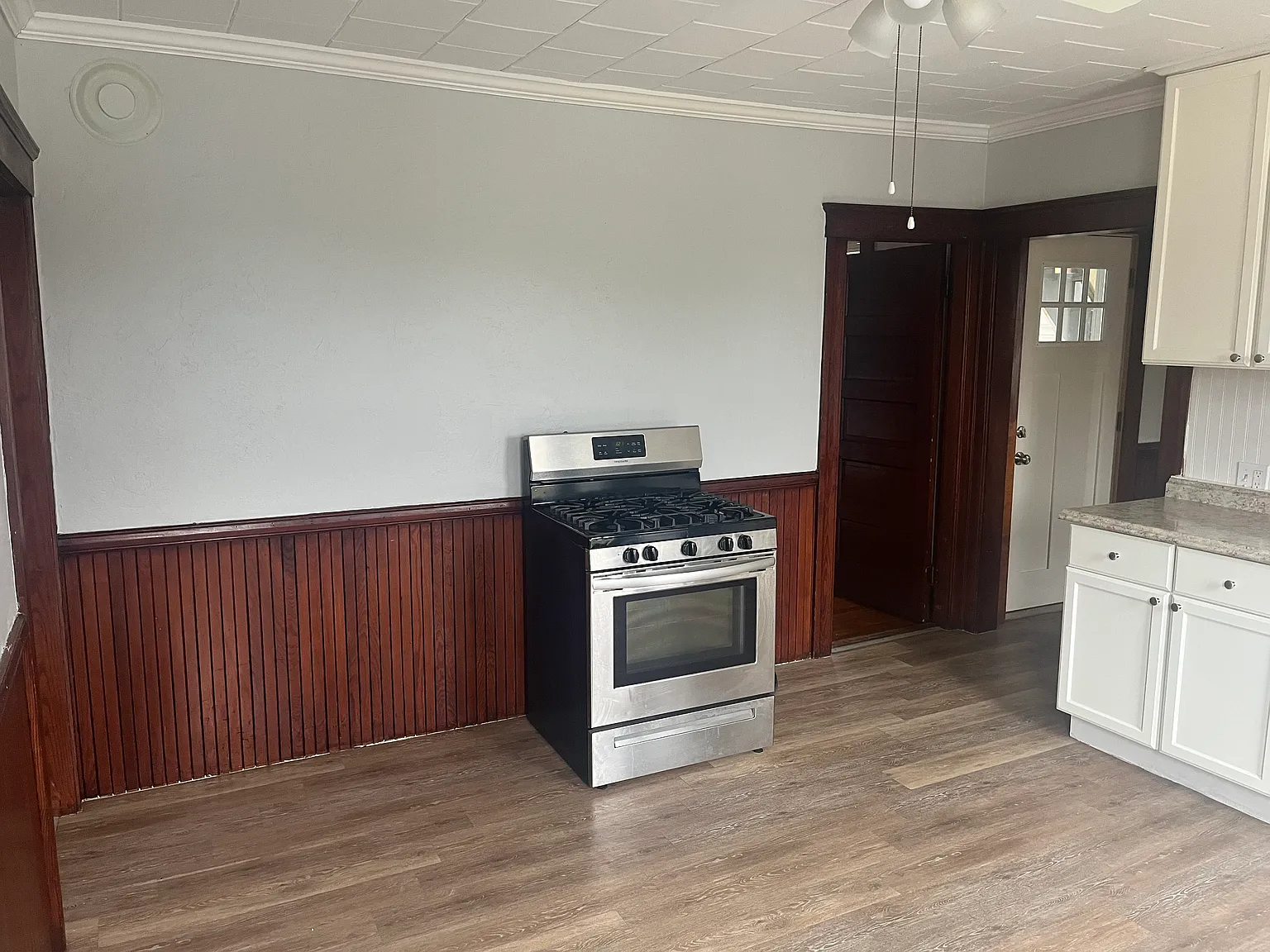 3 bed, $2,000 — Photo 2