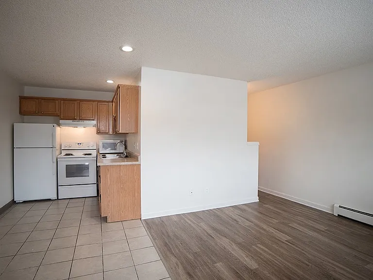 685 Center Cir #I — Photo 1