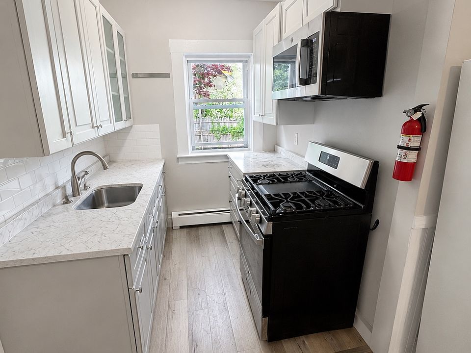 1st image of 301 Lowden St Floor 1