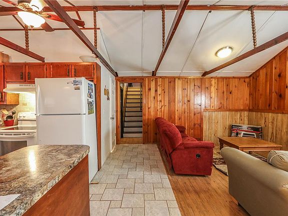4th image of 107 Royal Ln