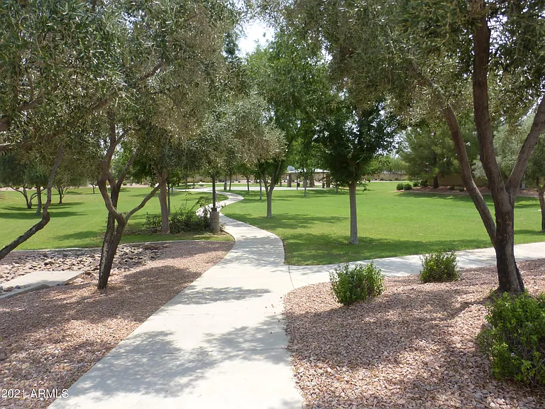 1042 N Moccasin Trl — Photo 18