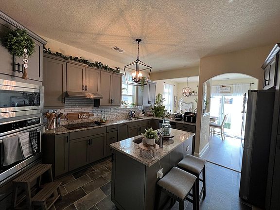 5th image of 2709 Eleanor Ln