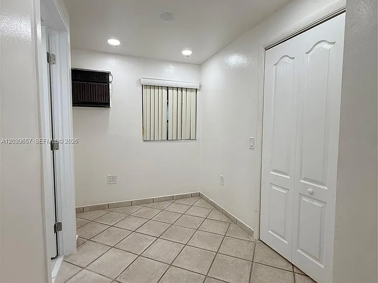 561 W 39th St — Photo 36