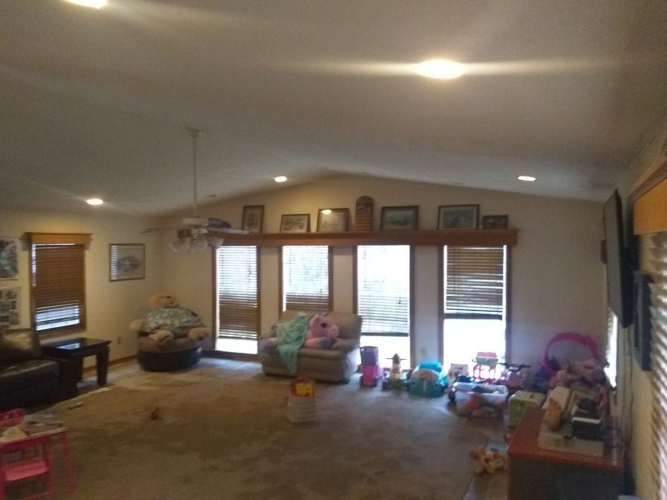 1st image of 749 Longacre Dr