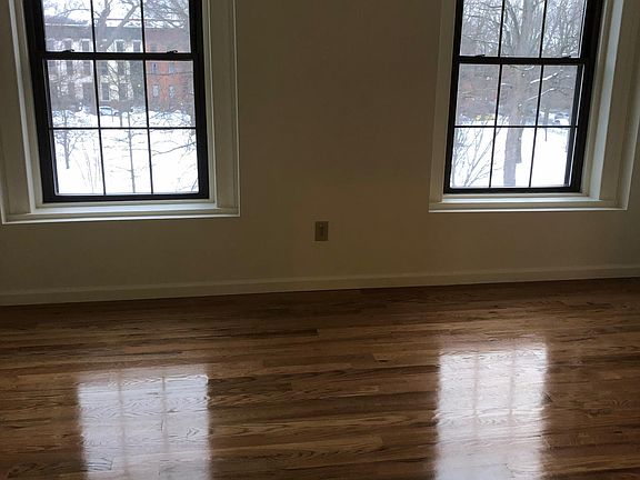 4th image of 250 Washington St