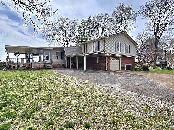 3rd image of 404 Callis Dr