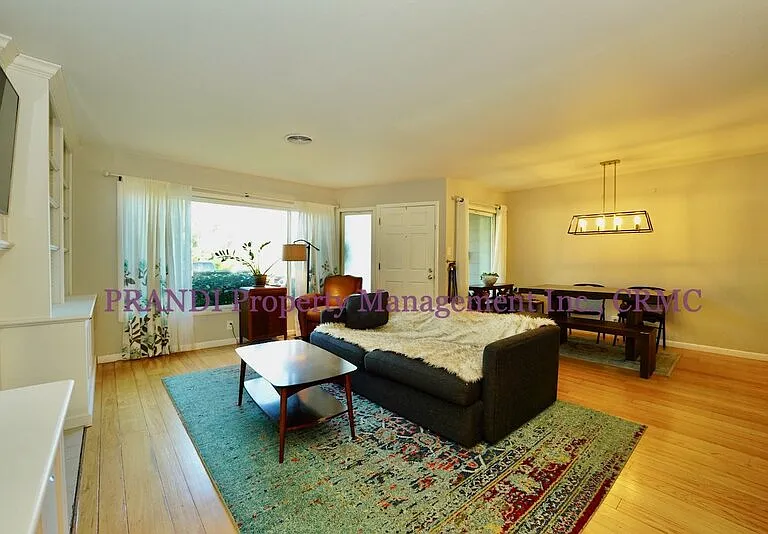 1501 Park Ct — Photo 3