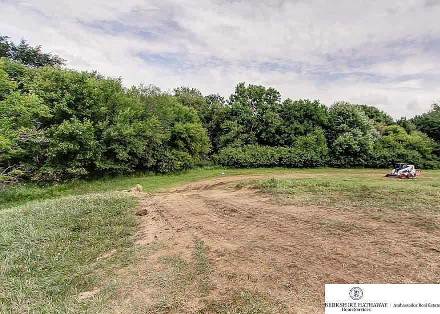 2nd image of 19158 Honeysuckle Dr