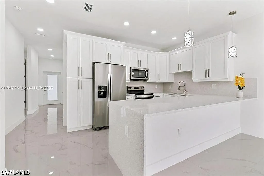 3 bed, 2.0 bath, 1218 sqft, $1,800 — Photo 4