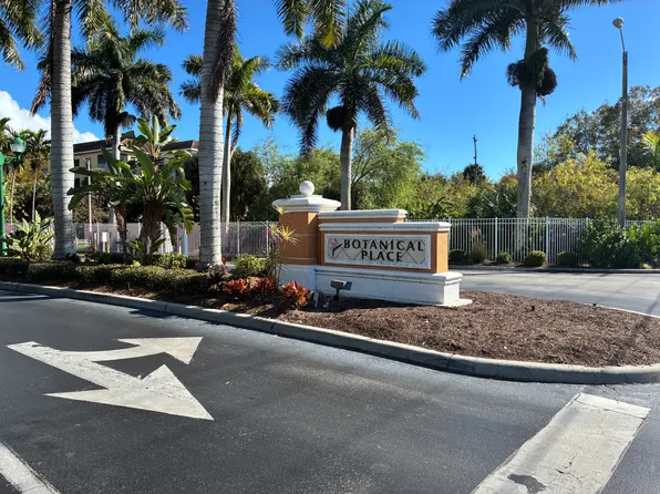 4510 Botanical Place Cir, Naples, FL