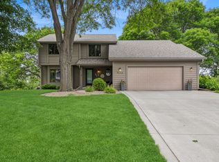 7612 Eileen St, Eden Prairie, MN 55346